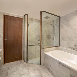 1 King Bed Club Lounge Access Terrace Executive Suite